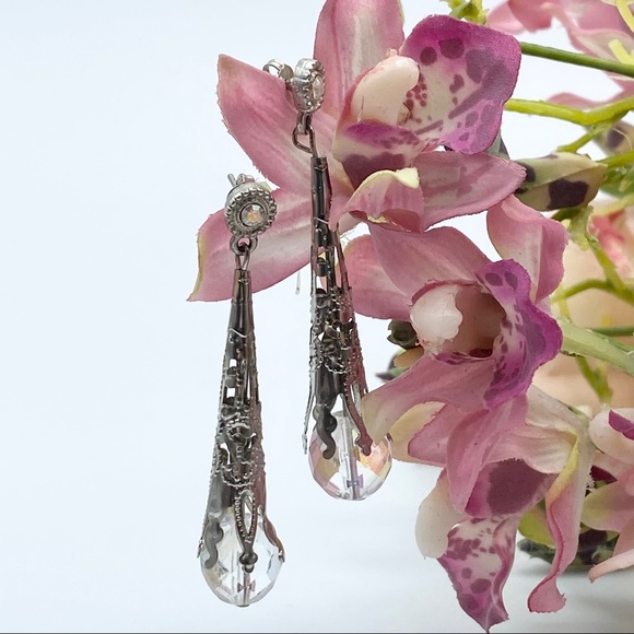 🌈3/$10 Silver Crystal Drop Fashion Earrings - Picture 2 of 8